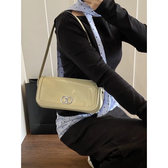 The new fashionable underarm square bag from Europe and America in 2025, with a high-end and elegant style, is a portable single-shoulder crossbody bag for women