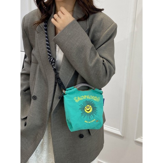 The sunflower ball chain mobile phone bag of the same style as Mali, a Japanese mini and versatile single-shoulder crossbody small square bag