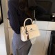 The new fashionable and color-blocking hand-held small square bag for women, the unique and high-quality single-shoulder bag with a retro lock button, and the crossbody bag