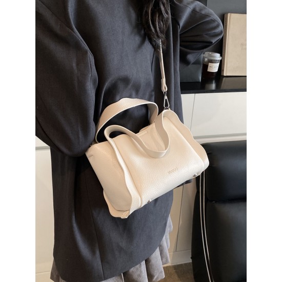 The high-end and versatile 2025 new hand-held vegetable basket small square bag, single-shoulder crossbody bucket bag, and trendy commuting women's bags